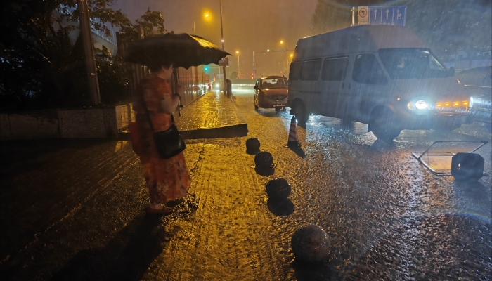 30日海南多地仍有强降水 部分地区发布地质灾害气象风险预警